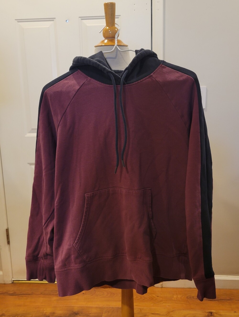 ⬇️Pre-Loved~ Maroon & Navy Blue Pullover Hoodie Sweatshirt